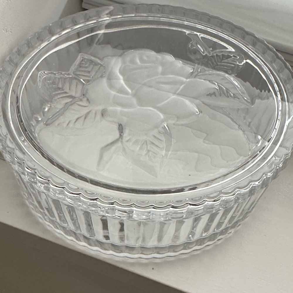 Studio Crystal Clear Glass Rose Design Trinket Box jewelry Paola Collection